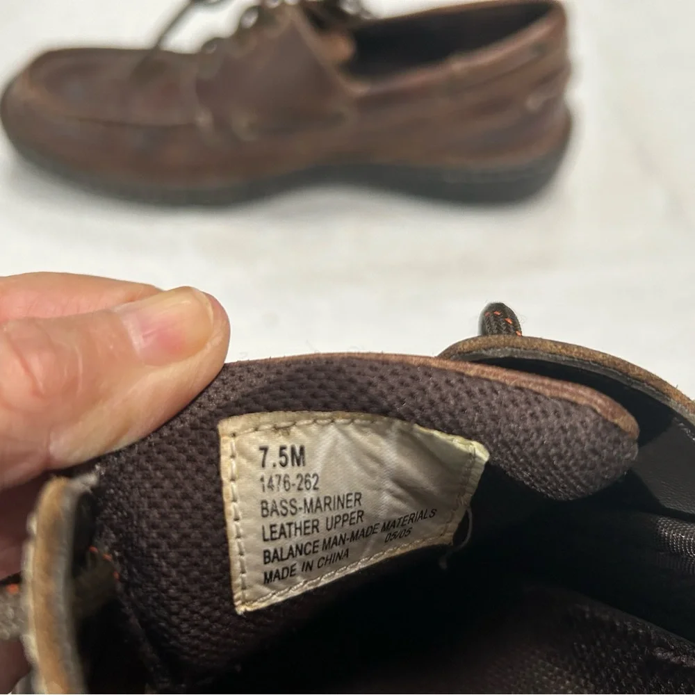 Mens Bass Leather Mariner Boat Shoe, Sz 7.5. Tie up. Dark Brown w/Black sole.